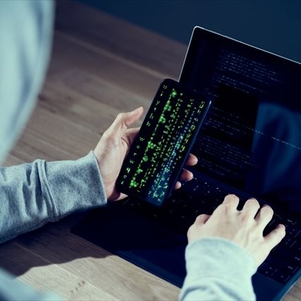 【営業秘密侵害】その知られざる現場 ～工場見学会や展示会を狙う産業スパイ！～｜身辺警護・ボディーガード・4号警備のP・O・B危機管理株式会社